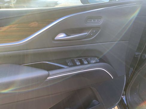 Used 2024 Cadillac Escalade ESV Luxury image 8