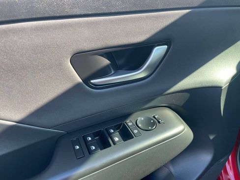 Used 2024 Hyundai Kona Limited AWD/4WD image 17