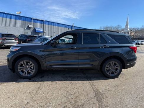 Used 2022 Ford Explorer XLT w/ Equipment Group 202A image 2