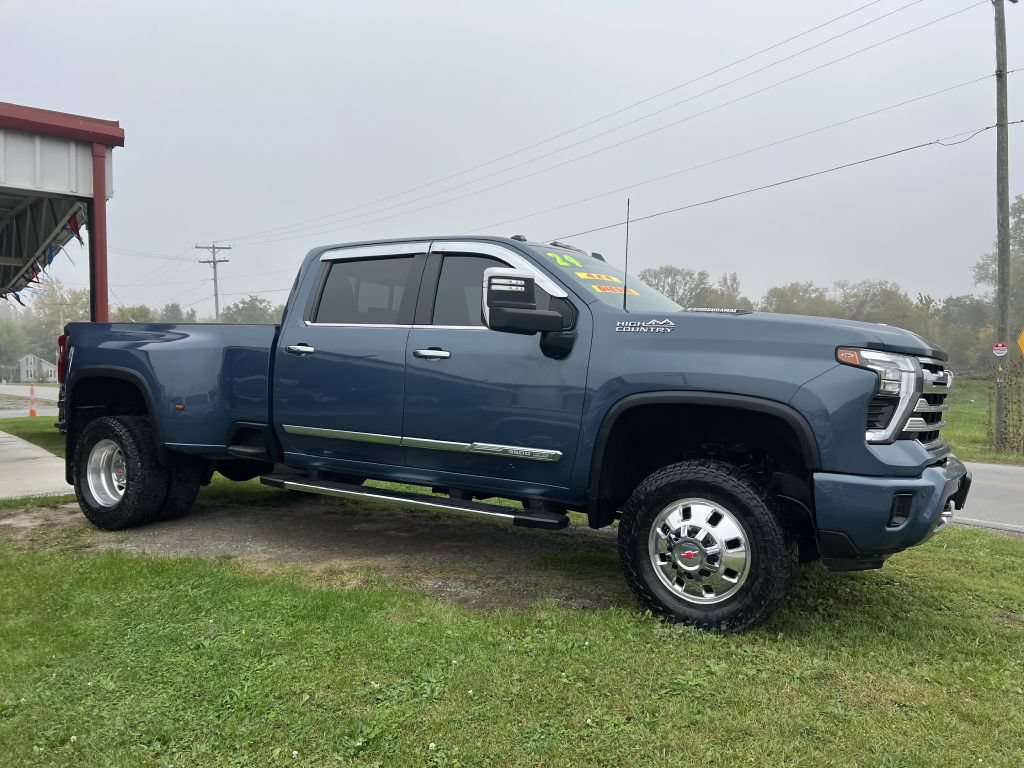 Used 2024 Chevrolet Silverado 3500 High Country w/ High Country Premium Package AWD/4WD image 3