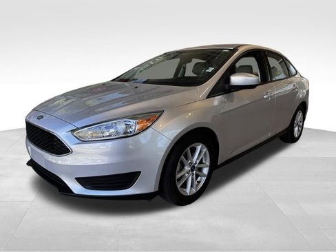 Used 2018 Ford Focus SE FWD image 3