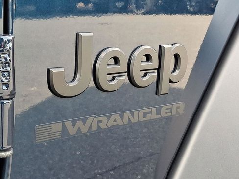 Used 2025 Jeep Wrangler Sport S image 18