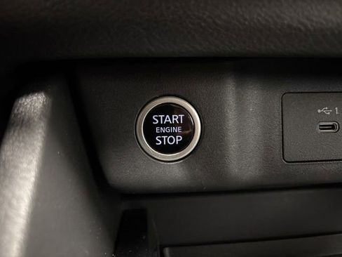 Used 2023 Nissan Rogue S AWD/4WD image 27