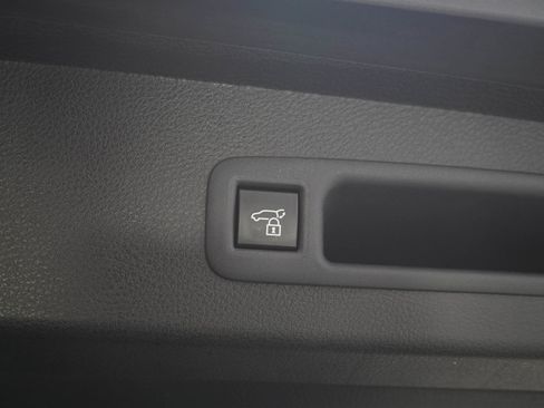 Used 2025 Toyota Sienna XLE w/ XLE Plus Package AWD/4WD image 11