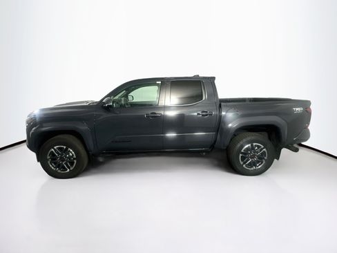Used 2024 Toyota Tacoma TRD Sport AWD/4WD image 4