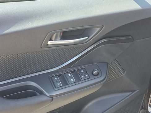 Used 2018 Toyota C-HR XLE FWD image 12