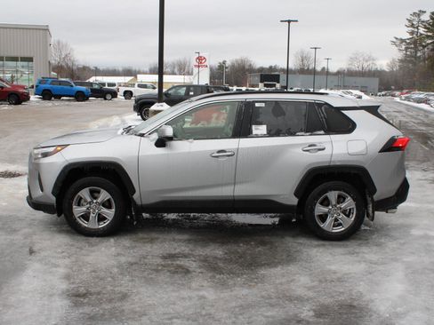 Used 2025 Toyota RAV4 XLE image 5