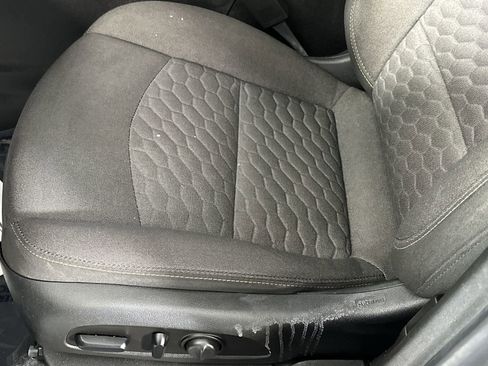 Used 2019 Chevrolet Equinox LT image 16