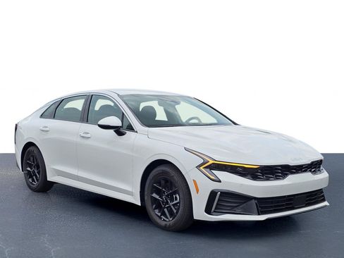 Used 2025 Kia K5 LXS FWD image 4