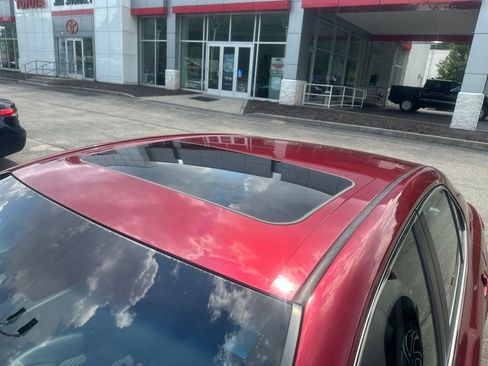 Certified 2018 Toyota Camry SE w/ Moonroof Package FWD image 2