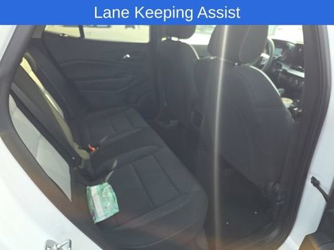 Used 2025 Chevrolet Trax LS w/ LS Convenience Package FWD image 10
