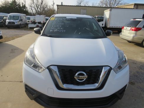 Used 2020 Nissan Kicks S image 30