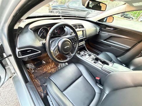 Used 2017 Jaguar XE Premium AWD/4WD image 35
