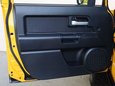 Used 2007 Toyota FJ Cruiser 4WD image 12