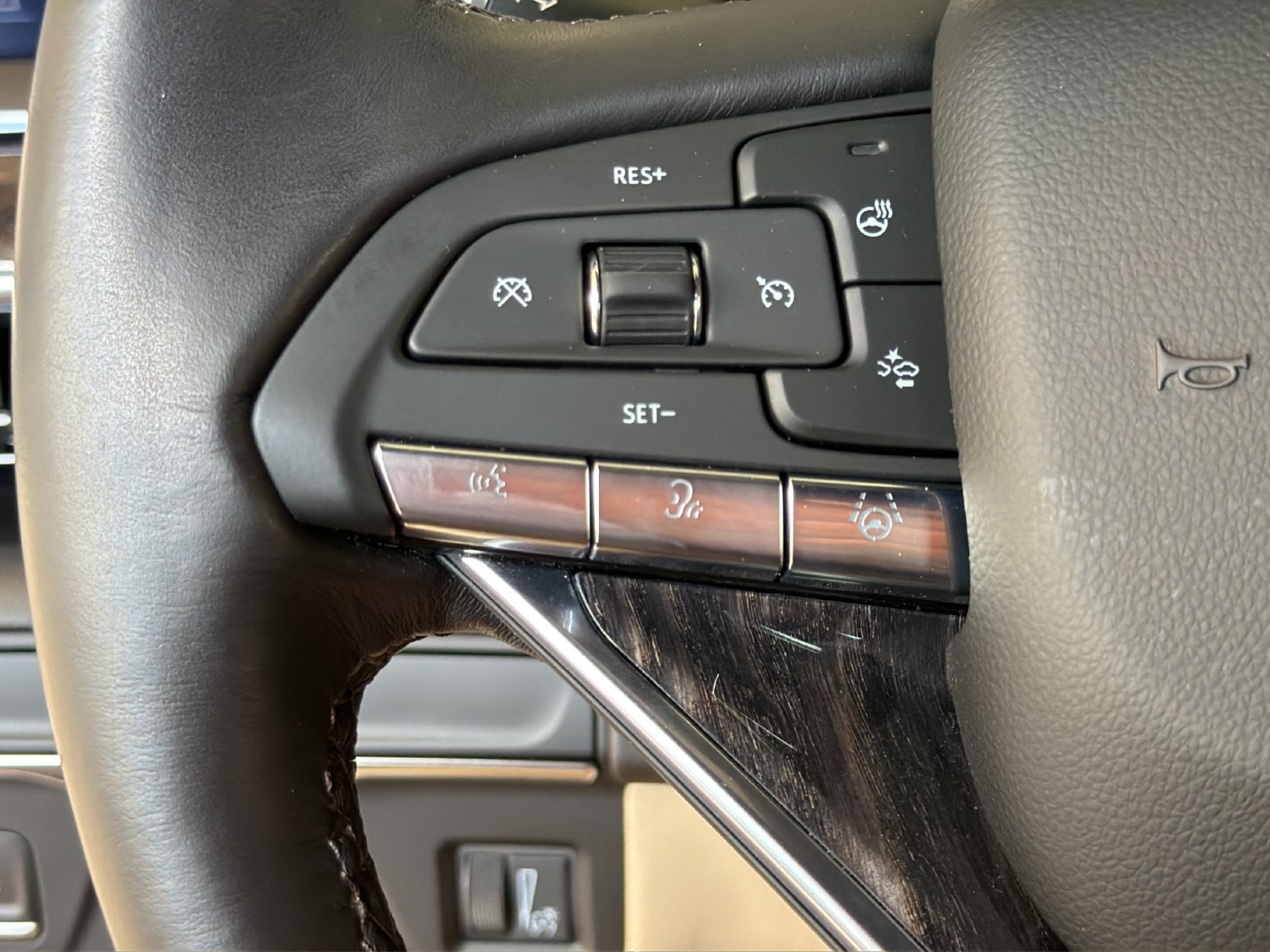 Certified 2022 Cadillac Escalade Premium Luxury RWD image 25