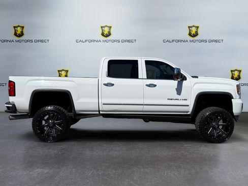 Used 2015 GMC Sierra 2500 Denali w/ Duramax Plus Package image 6