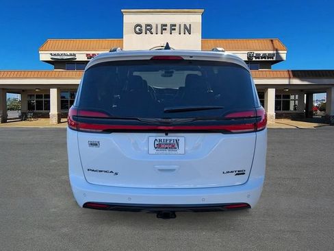 New 2026 Chrysler Pacifica Limited w/ S Appearance Package AWD/4WD image 8