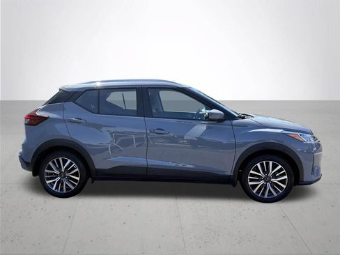 Used 2024 Nissan Kicks SV FWD image 4