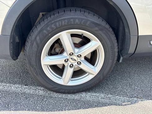 Used 2018 Ford Explorer XLT FWD image 5
