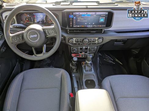 Used 2024 Jeep Gladiator Mojave AWD/4WD image 24