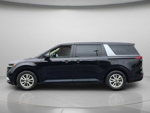 Used 2024 Kia Carnival LX FWD image 3
