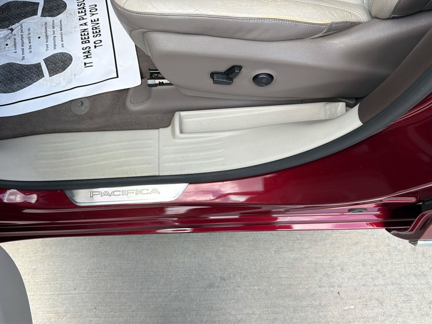 Used 2017 Chrysler Pacifica Touring-L Plus w/ Advanced Safetytec Group FWD image 11