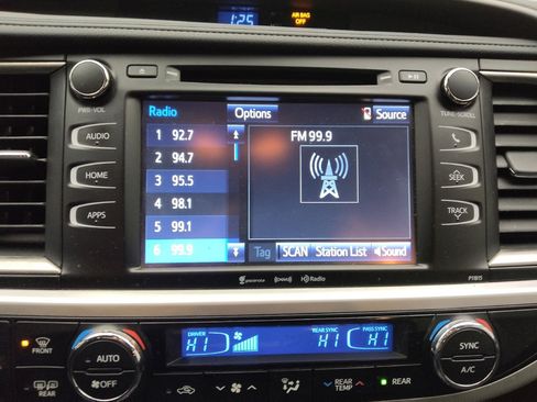 Used 2019 Toyota Highlander Plus image 25