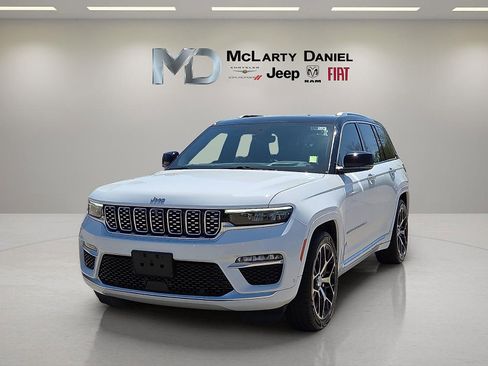 Used 2023 Jeep Grand Cherokee Summit AWD/4WD image 2