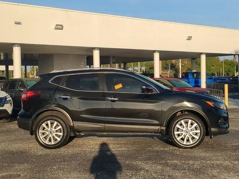 Certified 2020 Nissan Rogue Sport SV FWD image 3