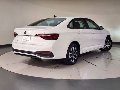 Used 2022 Volkswagen Jetta S image 2