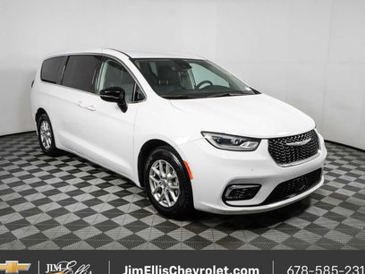 Used 2024 Chrysler Pacifica Touring-L