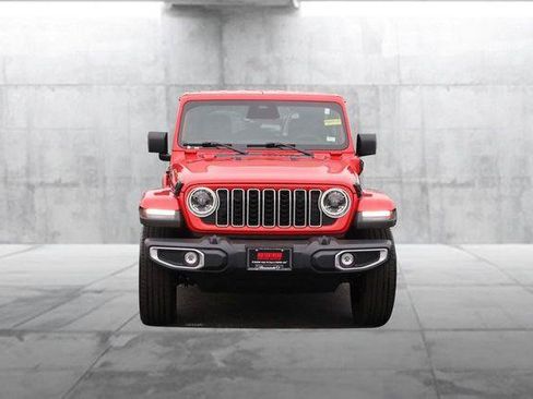 Used 2025 Jeep Wrangler Unlimited Sahara AWD/4WD image 4