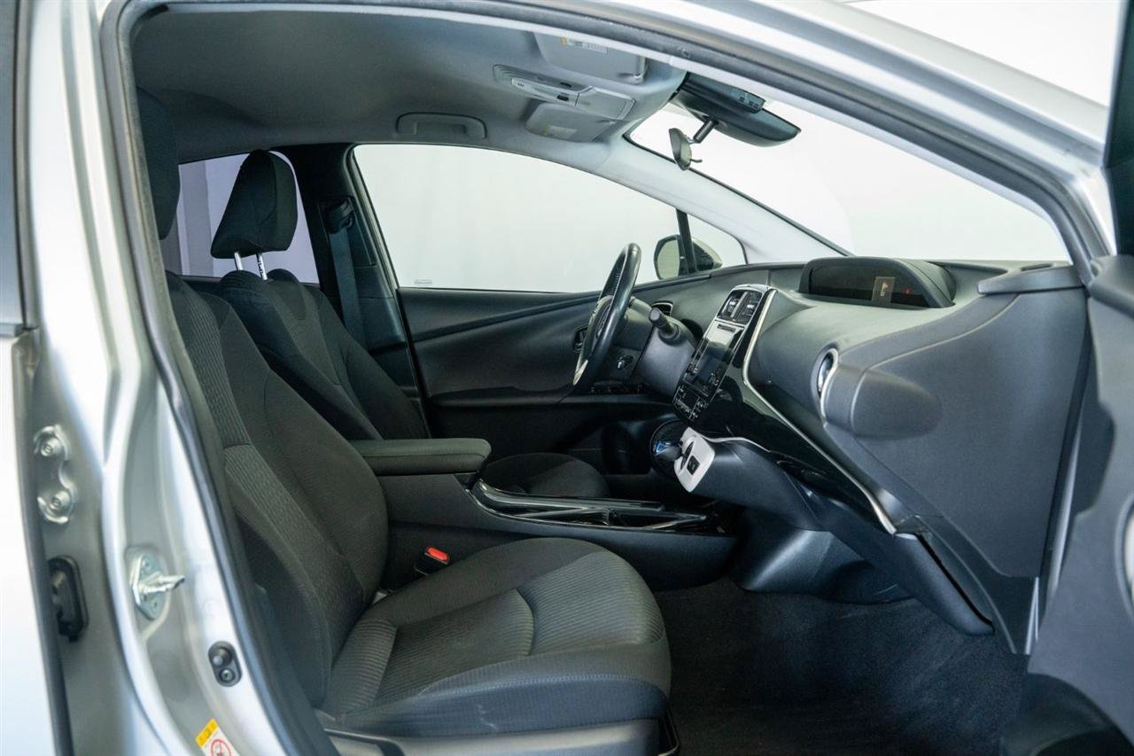Used 2017 Toyota Prius Three w/ Carpet Mat Package FWD image 21
