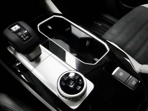 New 2025 Mitsubishi Outlander SE image 28