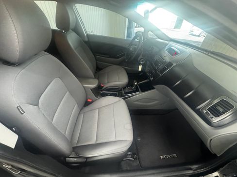 Used 2017 Kia Forte LX image 16