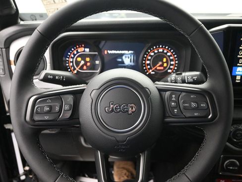 Used 2026 Jeep Wrangler Willys image 18