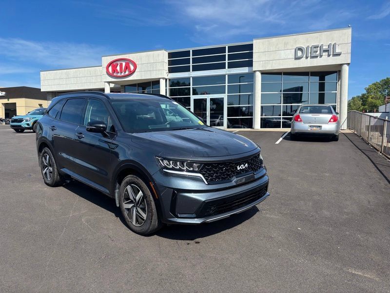 Certified 2023 Kia Sorento S w/ Panoramic Sunroof Package FWD image 4