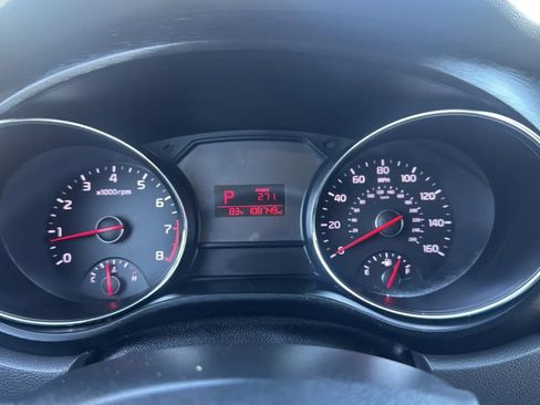 Used 2017 Kia Sedona LX FWD image 9