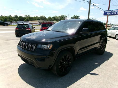 Used 2018 Jeep Grand Cherokee Altitude RWD image 2