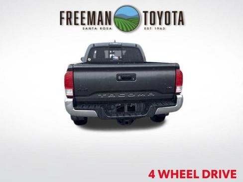 Used 2017 Toyota Tacoma SR5 w/ Tow Package AWD/4WD image 6