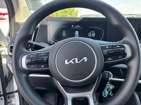 Used 2025 Kia Sportage LX FWD image 27