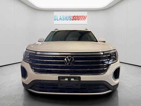 Used 2025 Volkswagen Atlas SE AWD/4WD image 8