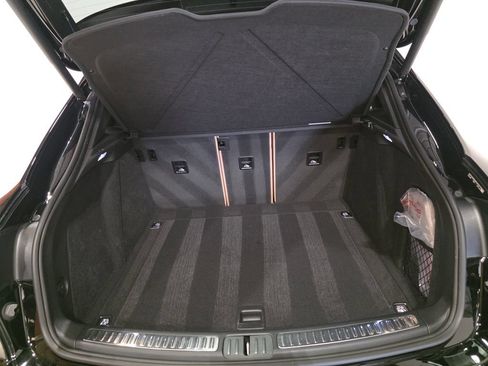 Certified 2026 Porsche Macan AWD/4WD image 12