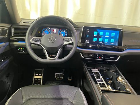 Certified 2024 Volkswagen Atlas Peak Edition SE image 19