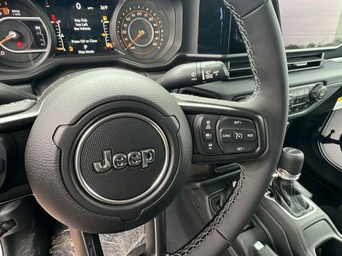 New 2026 Jeep Gladiator Sport AWD/4WD image 23
