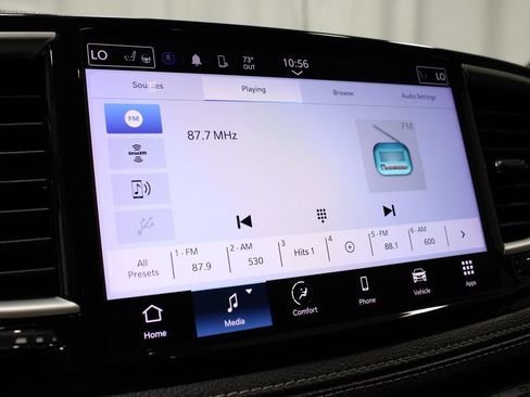 Used 2023 Chrysler Pacifica Touring-L FWD image 2