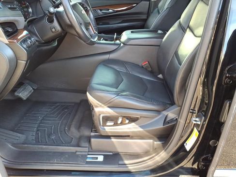Used 2019 Cadillac Escalade ESV Premium Luxury image 13