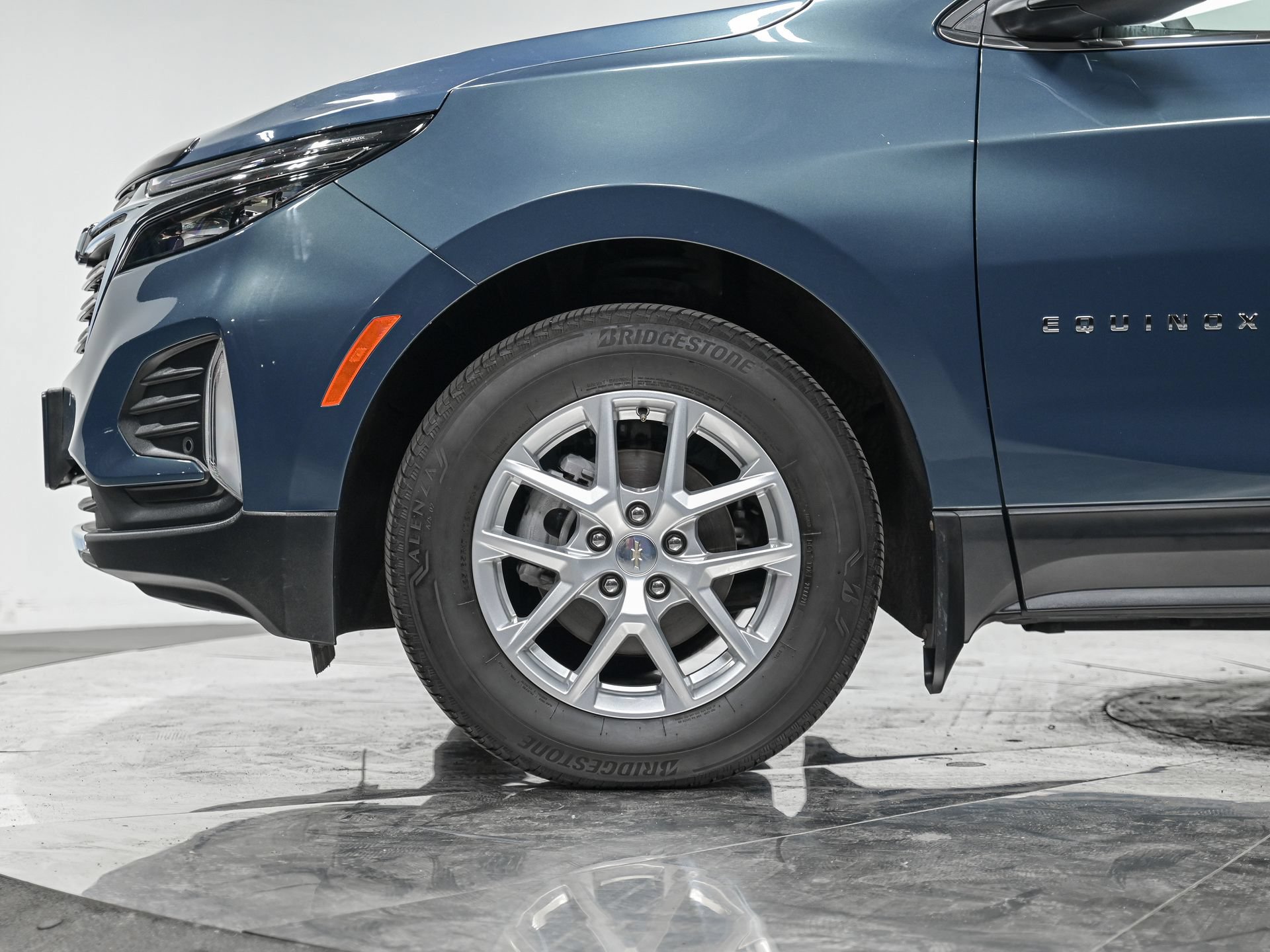Used 2024 Chevrolet Equinox LT AWD/4WD image 3