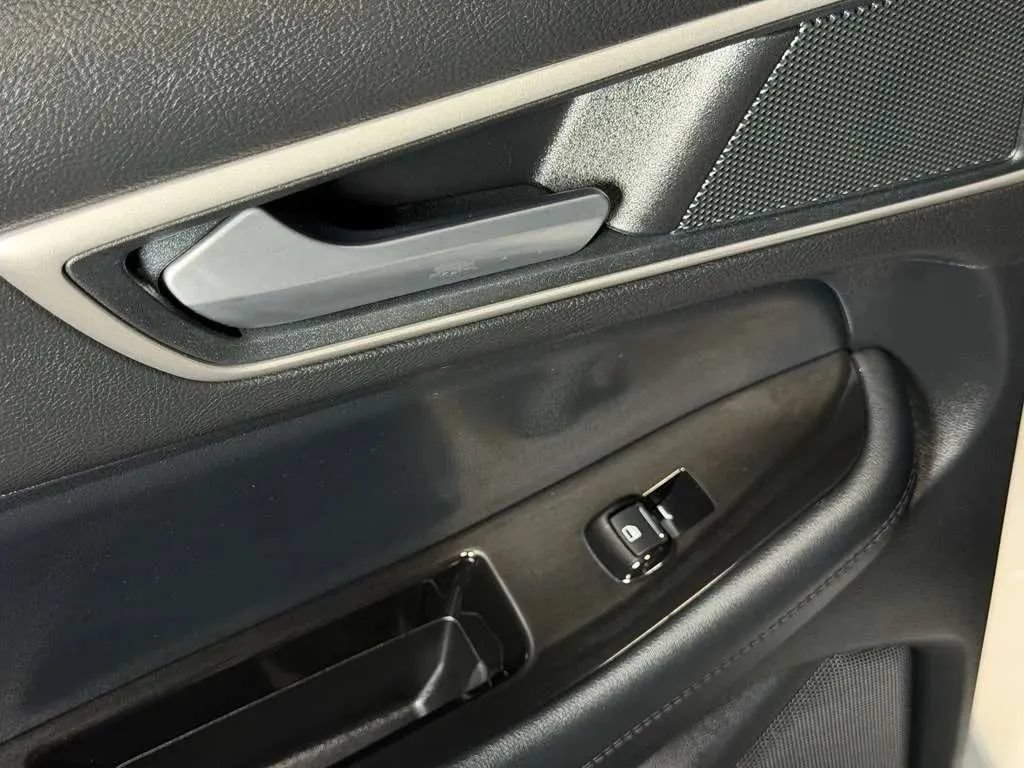 Used 2018 Ford Edge SEL w/ Equipment Group 201A FWD image 19