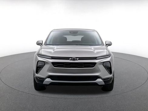 Used 2025 Chevrolet Blazer LT FWD image 2